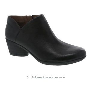 Dansko Raina Burnished Nubuck Black 7.5 NWT